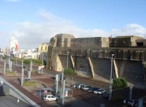 les toits de la base sous-marine de St Nazaire