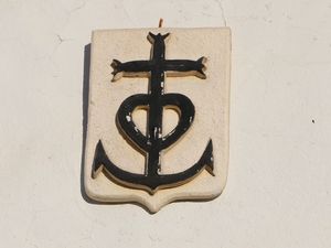 sur une façade de maison