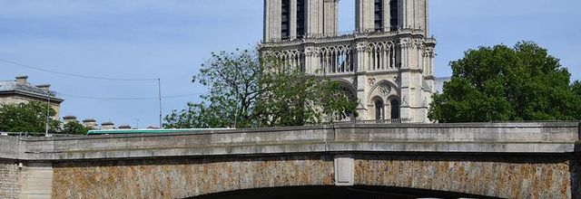 L'île de la Cité : Le Petit-Pont (renommé Petit-Pont-Cardinal-Lustiger)