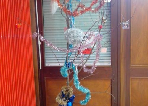 * L'arbre à thème s'habille pour Noël