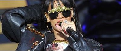 [PHOTOS + VIDEO] Performance de Rihanna au festival "Hackney"