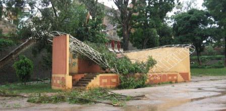 Désormais ce bâtiment n'a pas de bol , au jardin d'Andohalo