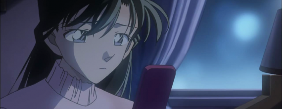 Ran regardant avec tristesse son portable sans messages 