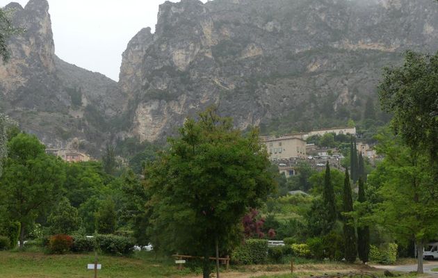 MOUSTIERS  SAINTE MARIE - LAC DE CHAUDANNE
