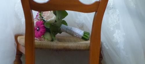"Sur une chaise" ... 
