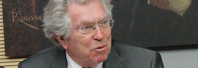 Pierre Joxe  a été un farouche opposant à la réhabilitation des généraux félons de l'OAS, c'était déjà le temps du 49.3 *** Que pense Pierre Joxe de l'état d'urgence ?