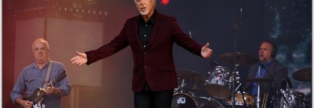 Tom Jones (1) - Festival des Vieilles Charrues 2015