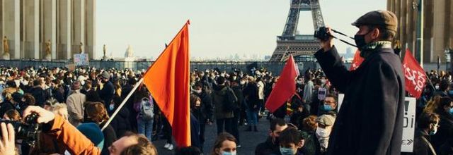 A Paris, des milliers de manifestants pour contrer la «dérive liberticide» du pouvoir