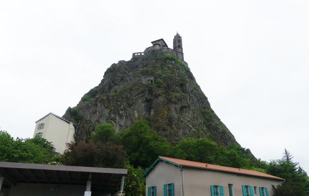 ESCAPADE  A  MOINS  DE  100 KM - LE  PUY  EN  VELAY