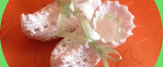 Petits chaussons au crochet pour bébé