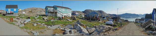 Poursuite de la balade dans Kullorsuaq avec ses déchets traînant un peu partout - Groenland