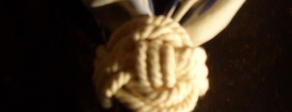 La bague de foulard, un autre noeud.