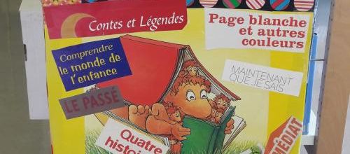 Un collage pour un présentoir de lecture