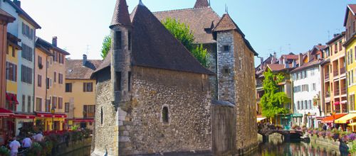 Annecy à travers son lac, son histoire et son art