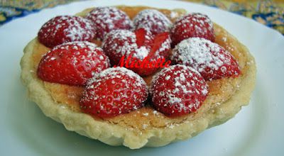 Tartelette souffée aux 2 fraises, crème de yaourt de brebis à l'amande