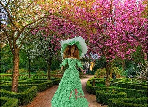 Barbie au parc en robe au crochet  : modéle Jade