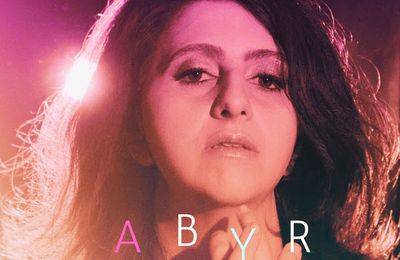 Abyr dévoile l'émouvante chanson Je cherche l'enfance et annonce son 1er album