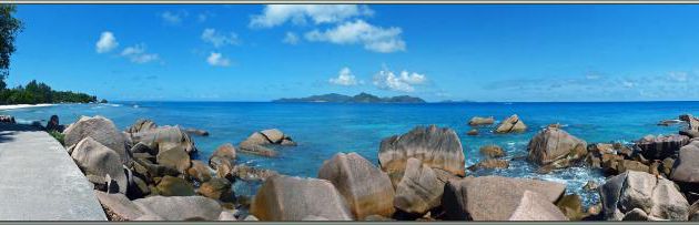 Panorama sur les îles Praslin, Curieuse et Aride vues de la pointe nord (Anse Sévère) de La Digue - Seychelles
