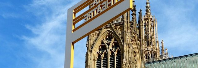 Metz / La façade nord de la cathédrale Saint-Etienne...