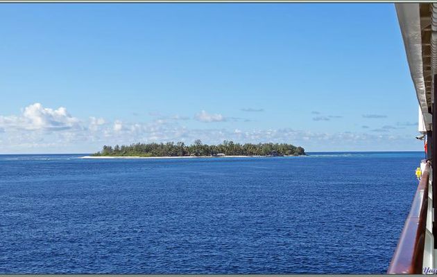 05/12/2021 : vers 8 h du matin, arrivée à l'île Rémire (ou Eagle Island) et à côté, Rémire Reef, affleurement coralien - Seychelles