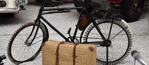 ... à bicyclette...!