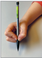 Attention à la bonne tenue du crayon :