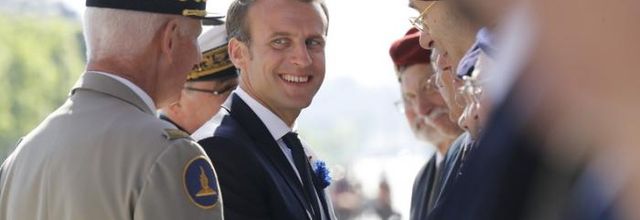 SCANDALEUX :  "Soyez très ferme avec ces gauchos qui ne veulent que foutre la merde" : les conseils d'un vétéran à #Macron lors de la cérémonie du #8mai