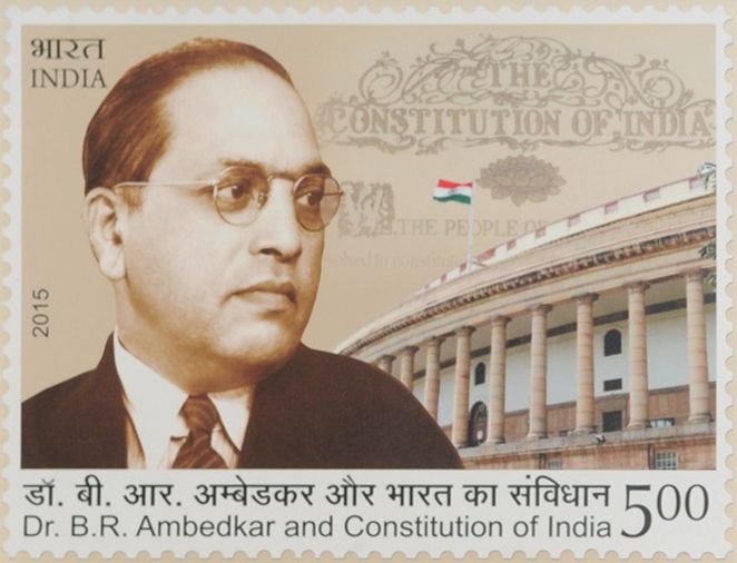 Constitution de l'Inde et son fondateur Ambedkar sur un timbre-poste indien de 2015.jpg