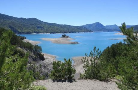 Visiter les alentours du LAC DE SERRE-PONCON dans les Hautes-Alpes
