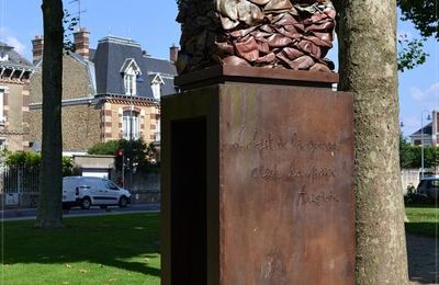 Ville de Rambouillet : La colonne du Souvenir de Anne Deltour