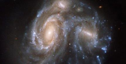Arp 272 (NGC 6050) dans Hercule ; distance 150 millions d'années-lumière.