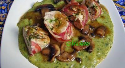 Poitrine de poulet farcie et roulée à la pancetta, crème de courgette et p de terre