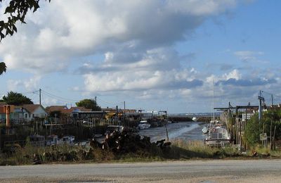 EB - Recherche photos de la construction du Port Ostréicole d'Arès...