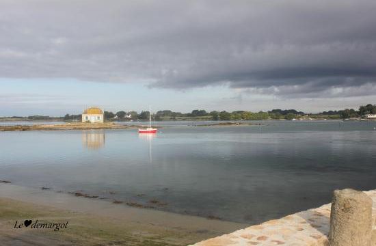 La maison bleue sur l'îlot de Nichtarguér