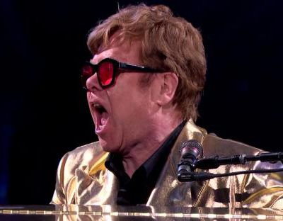 Elton John devenu aveugle, ses vacances en France y sont pour quelque chose