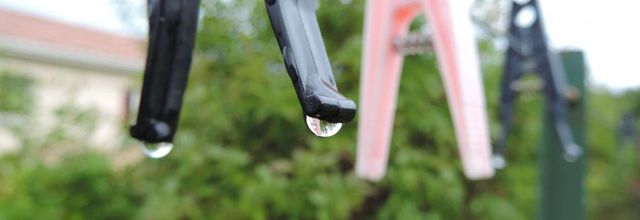 des gouttes sur les épingles 