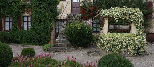 Apremont sur Allier - le village 1/2