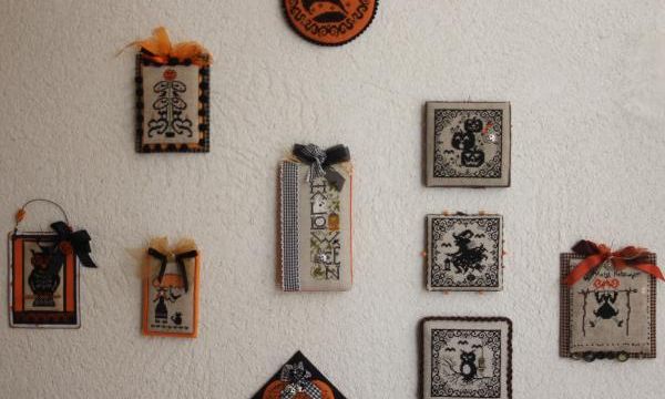Point de croix /  Un bout de mur pour la déco saisonnière