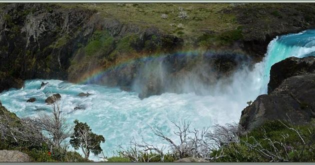 Salto Grande : arc-en-ciel - Parque Torres del Paine - Patagonie - Chili
