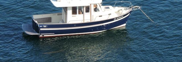 une bateau en reflets