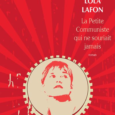 La petite communiste qui ne souriait jamais ≡ Lola Lafon