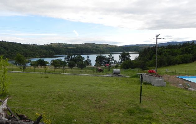 Le village de Villerest et le lac