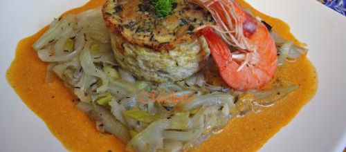 Flan de crevette et champignon, sauce crustacé safran et curry, poireaux et fenouil