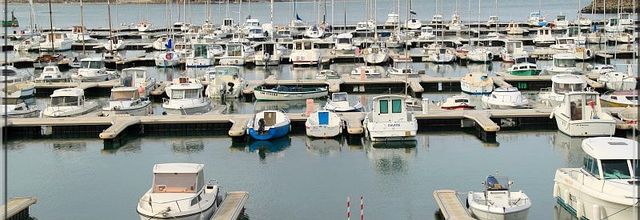 842 - La Presqu’île de Crozon, en Finistère (29) (Entre hameaux et port)