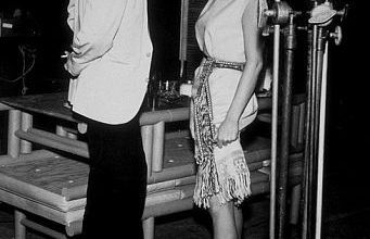 photo elvis -ursula andress 