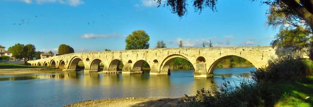 un pont à Béziers en REFLETS