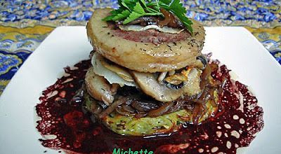 Tournedos de canard, galette de p de terre, oignons confits, légumes, sauce sirupeuse