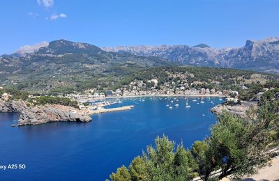 un tour au phare de soller avec le drone et plouf plouf dans la grande bleue 