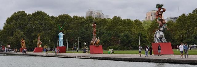 Parc de la Villette, Paris 19ème : Totems du Carnaval de Rio