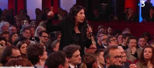 Le   théâtre façon    spécialiste    du    en    même   temps